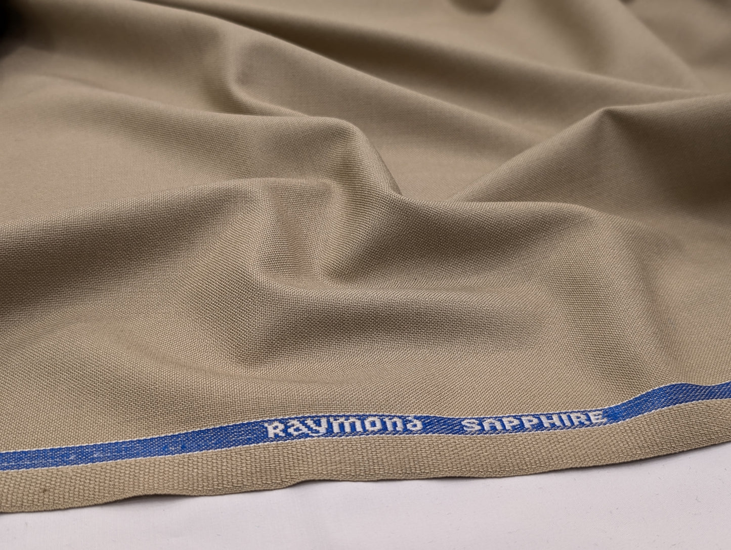 Raymond Sapphire – Beige Elegance in Poly-Wool Blend