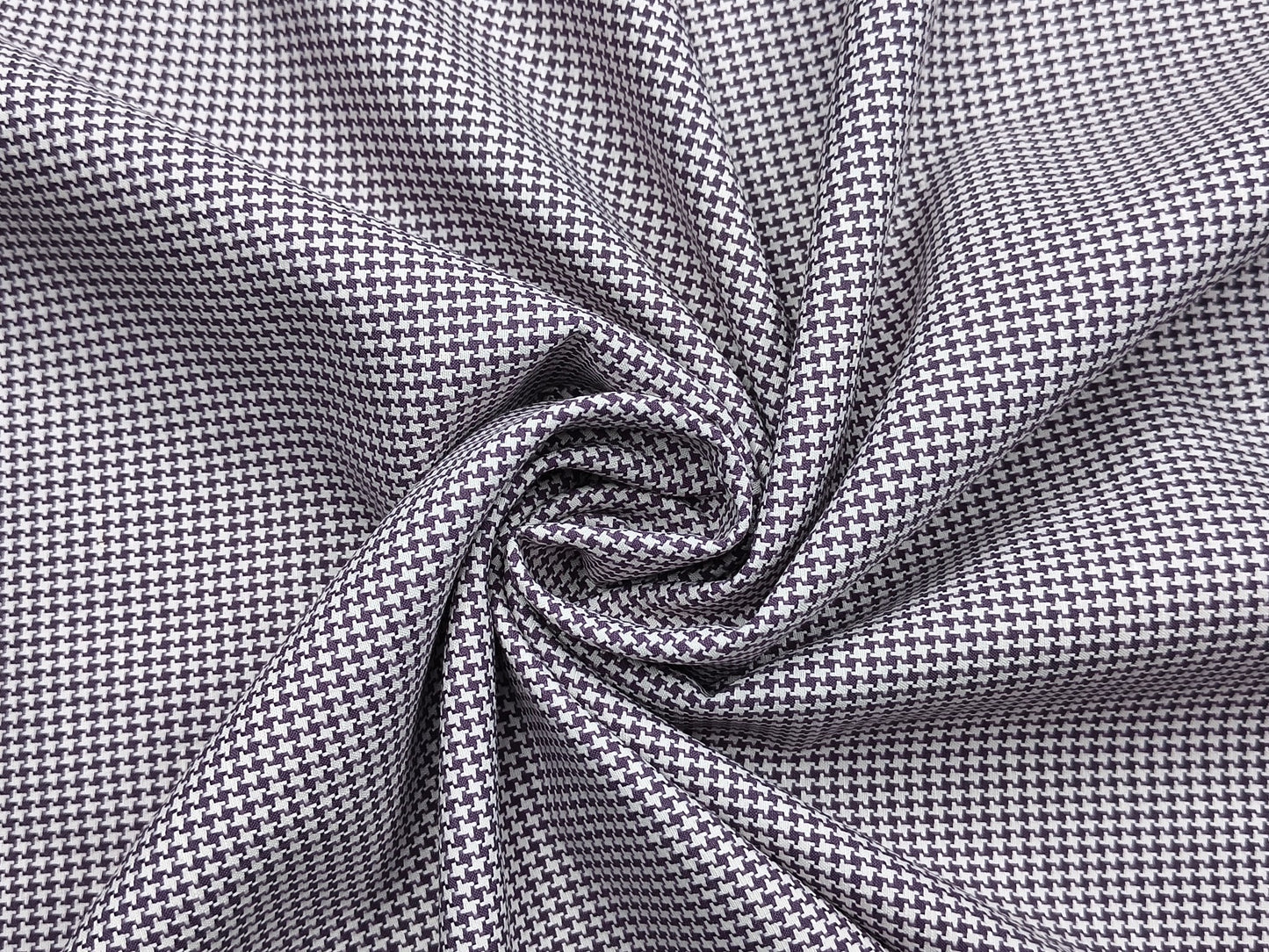 Georgia Gullini Linea Mystic Ultrafine Linen Wool Blended Suiting Fabric (Lavender, Houndstooth Pattern)