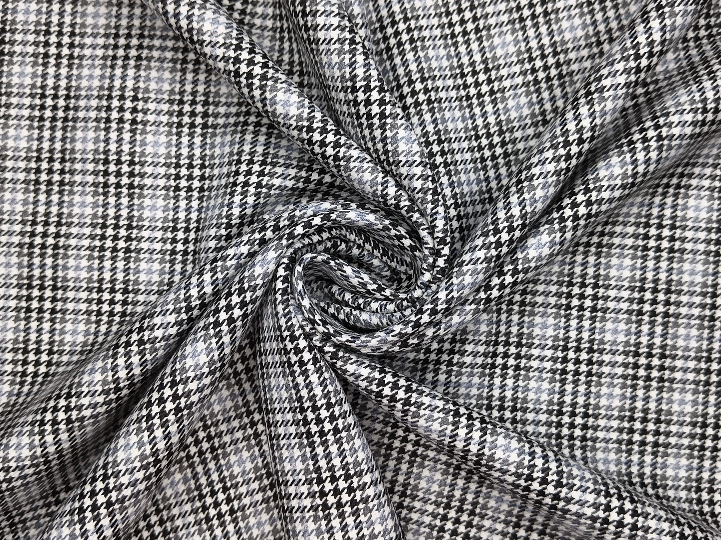Cavalero Italy Premium Merino Wool Blend Jacketing Suiting Fabric (Grey & Black, Checkered Hondstooth)