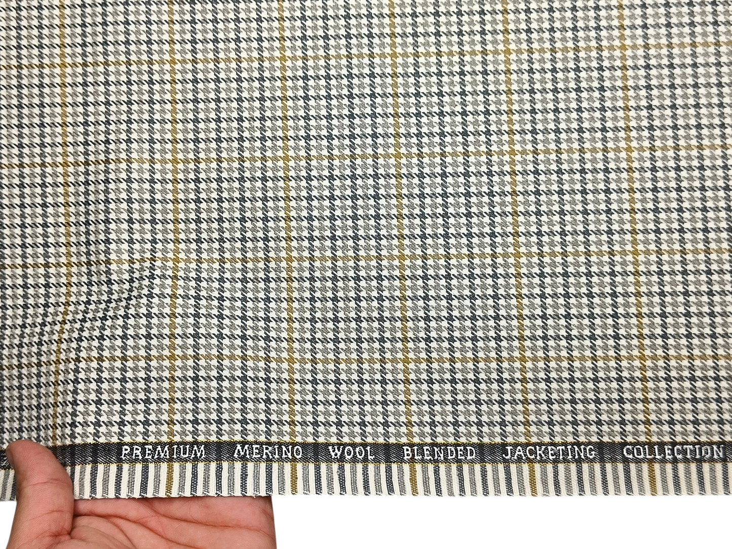 Cavalero Italy Premium Merino Wool Blend Jacketing Suiting Fabric (Cream & Grey, Checkered Hondstooth)