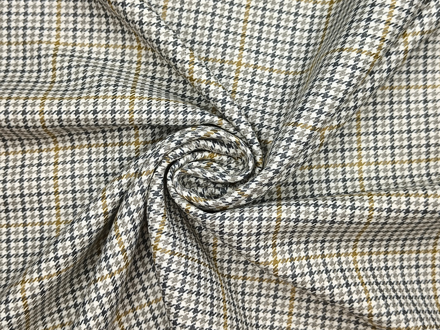 Cavalero Italy Premium Merino Wool Blend Jacketing Suiting Fabric (Cream & Grey, Checkered Hondstooth)